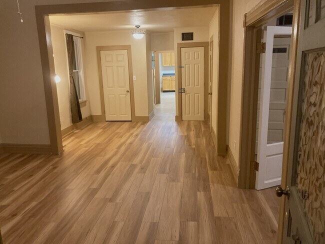 Building Photo - 225 N Franklin St