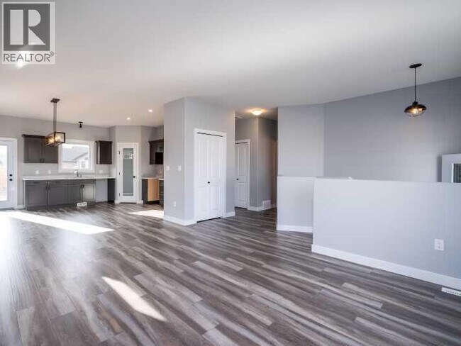 Photo du bâtiment - 3702-3772 72 Ave