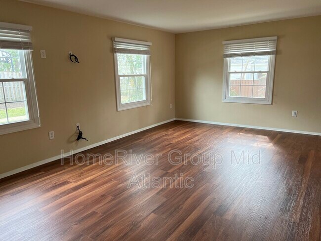 Foto del edificio - 1740 Whitestone Ct