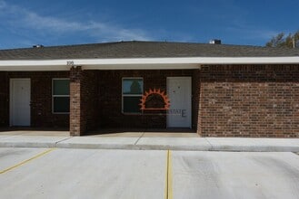 Building Photo - 108 Wicks Ave