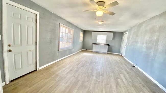 Foto del edificio - Handyman Special $99 Move in + Admin Fee /...
