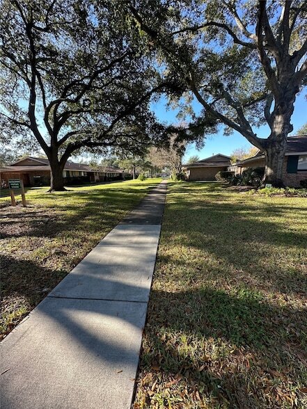 Foto del edificio - 16522 Diana Ln