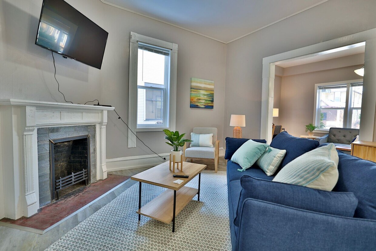 Primary Photo - Lyndale Livings