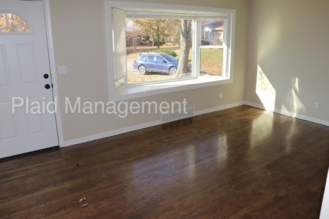 Building Photo - Totally Rehabbed Home in the Northland