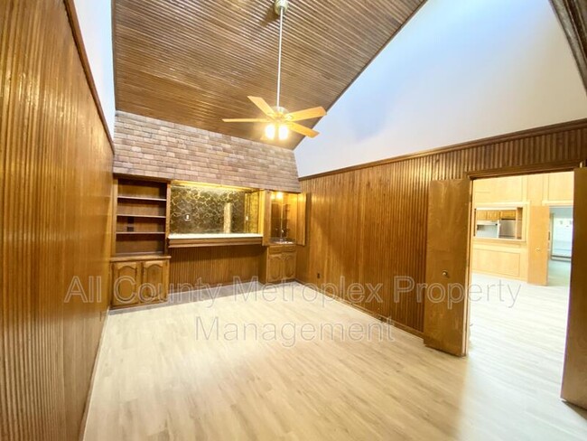 Building Photo - 2023 Springwood Pl