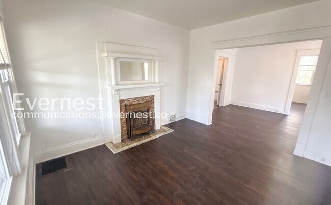 Foto del edificio - 3353 E 132nd St