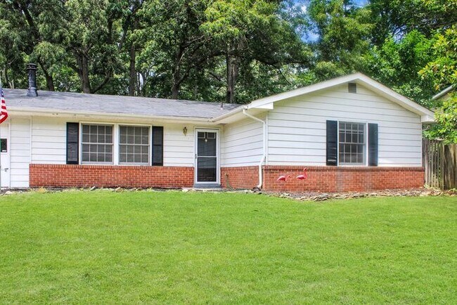 Building Photo - Spacious Rambler with Amazing Outdoor Livi...