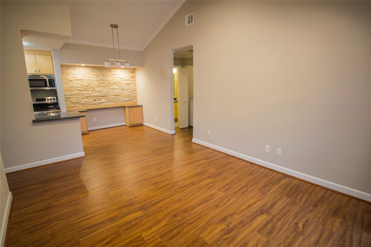 Foto principal - 2300 Augusta Dr