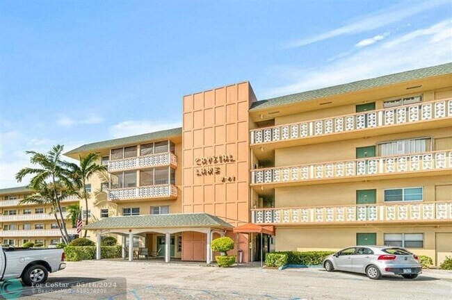 Building Photo - 941 Crystal Lake Dr