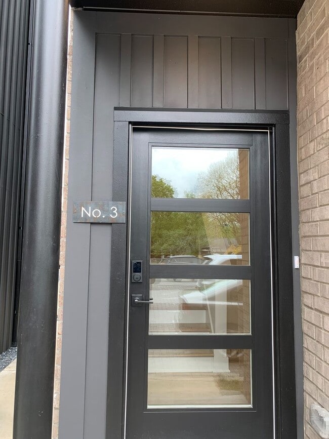 Building Photo - Riverside Townhome for Rent!