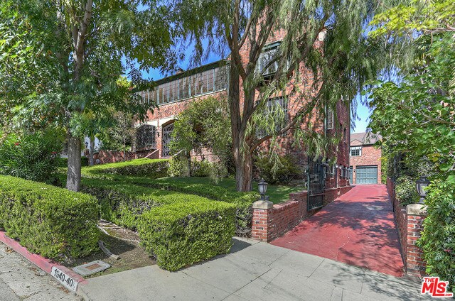 Foto del edificio - 1942 Normandie Ave