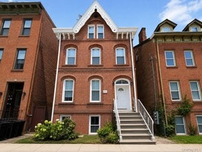 Building Photo - 167 Liberty St