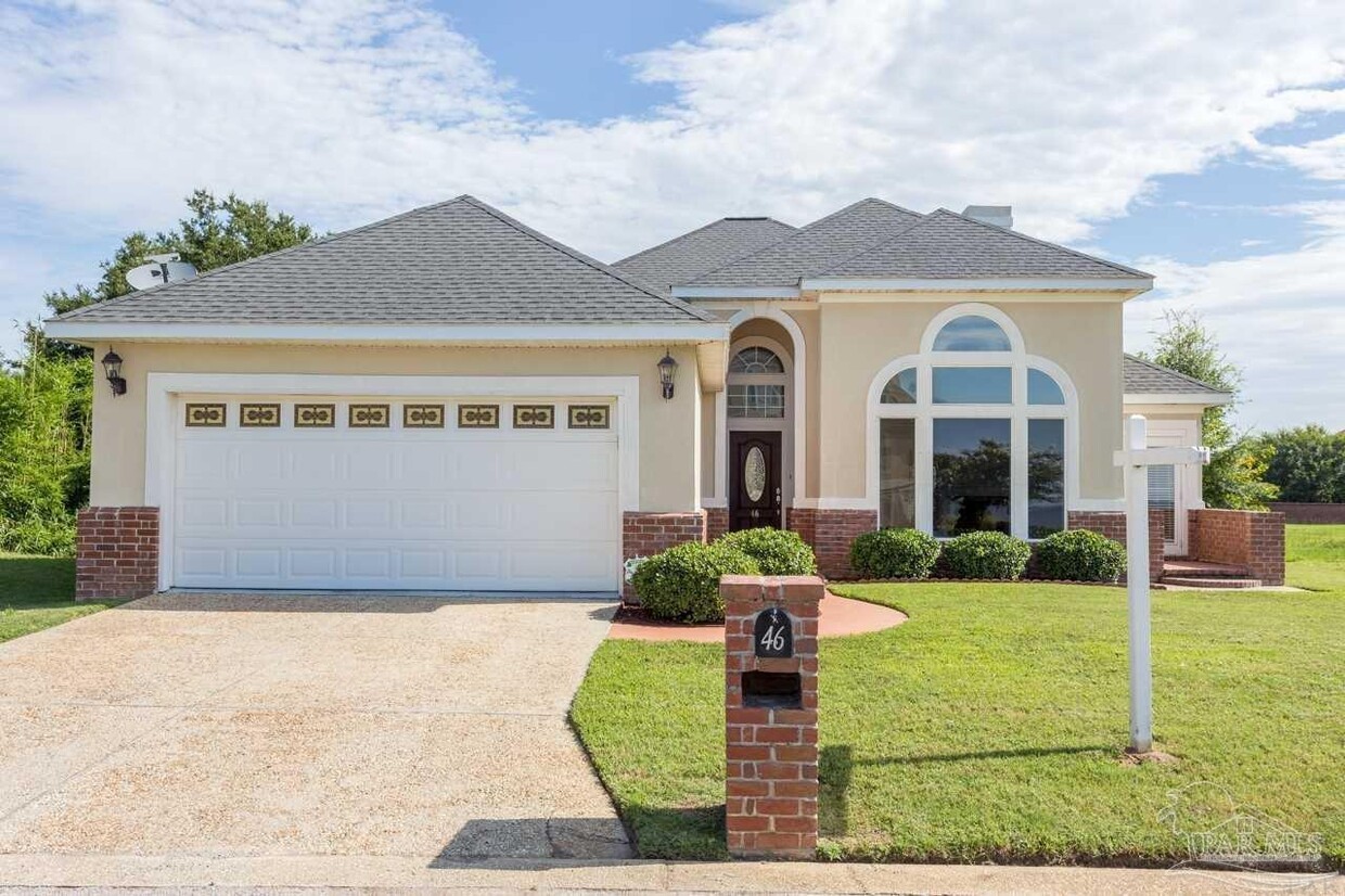 Foto principal - 46 Bayshore Dr