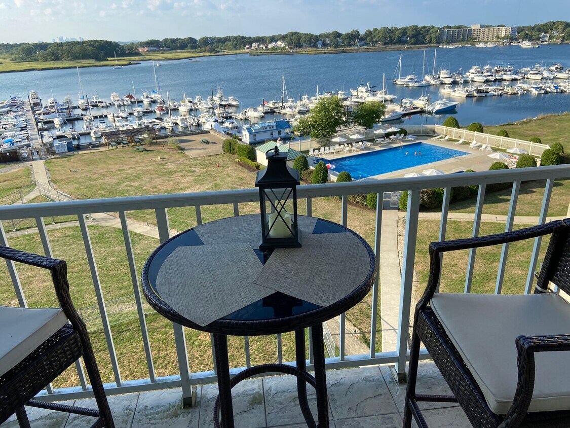Foto principal - 100 Cove Way