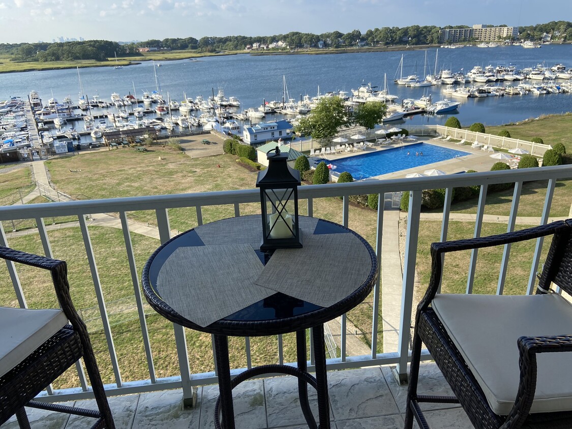 Primary Photo - 100 Cove Way