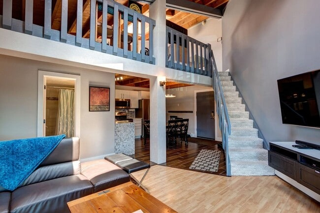 Building Photo - Large 2 BR + Loft in Wildernest (Sleeps li...