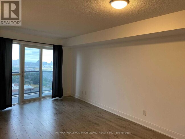 Building Photo - 135 Village Green Square