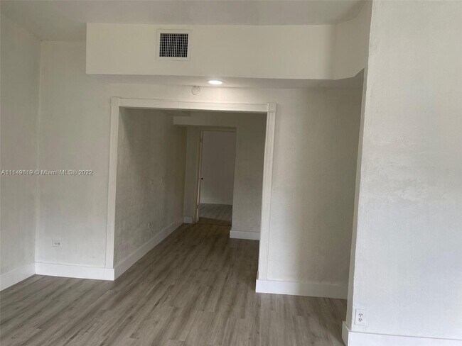 Foto del edificio - 565 NW 129th St