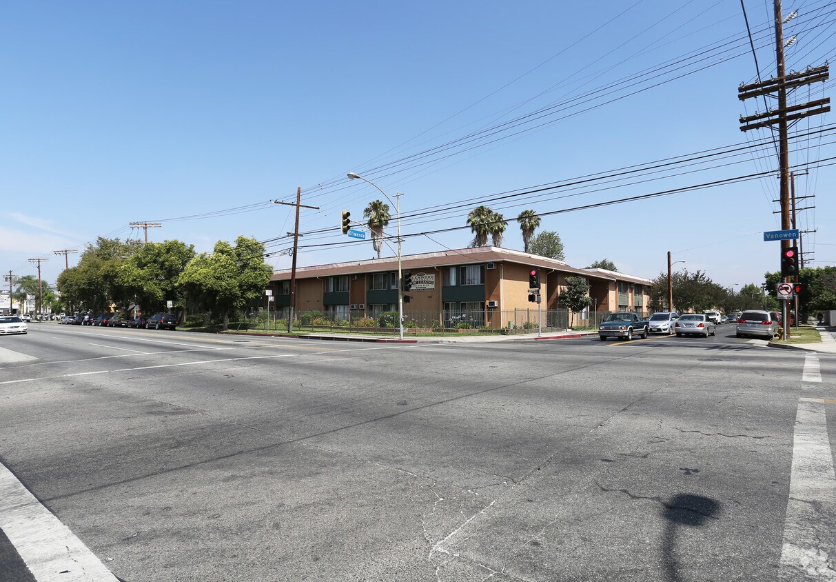 Glenwood Apartments Rentals Reseda, CA