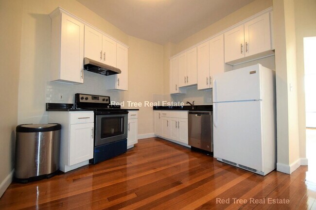Building Photo - 1728 Beacon St