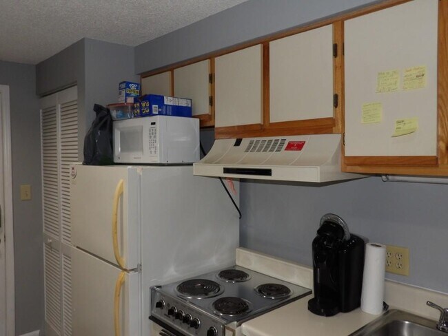 Foto del edificio - 1100 Possum Trot Rd