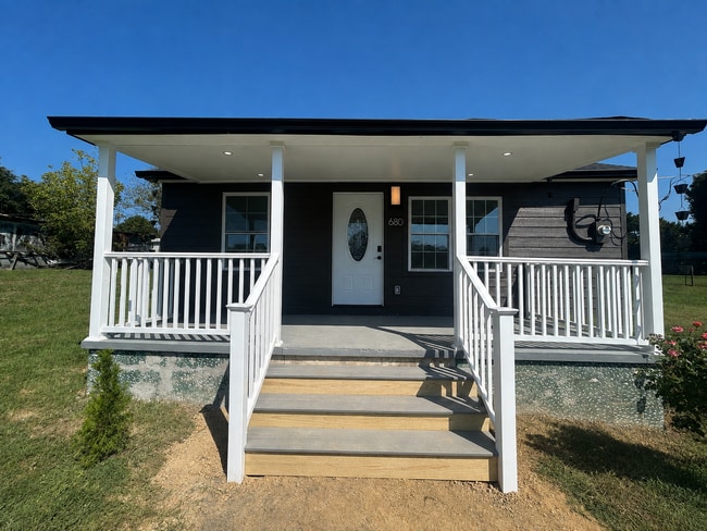 Building Photo - 680 Fralin Alley NE