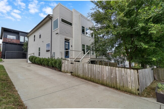 Building Photo - 1120 38th Ave N