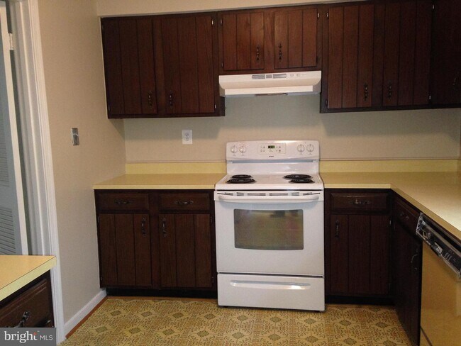 Building Photo - 98C Leeds Ct