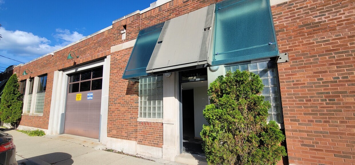 Building Photo - 1711 Darrow Ave