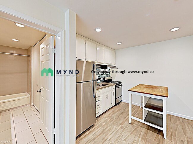 Foto del edificio - Studio, 1 bath  - 2400 Q St Apt 306 Apt 306
