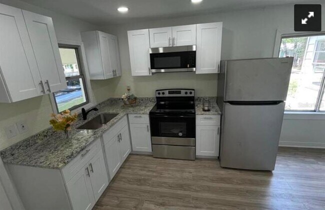 Foto del edificio - 807 Orchid Ave