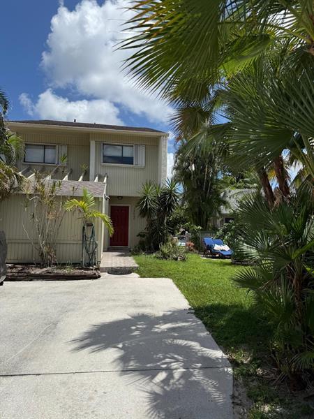 Foto del edificio - 12400 Westhampton Cir