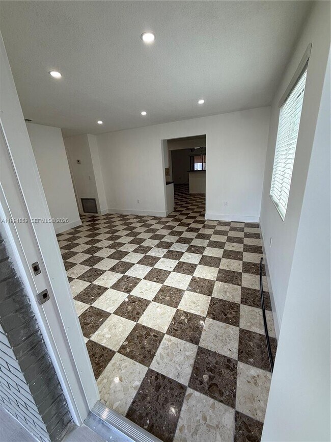 Foto del edificio - 7312 SW 22nd St
