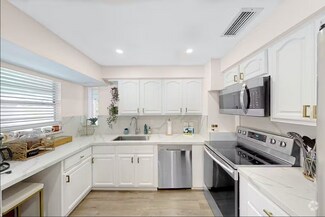 Building Photo - 4502 Parrot Ave