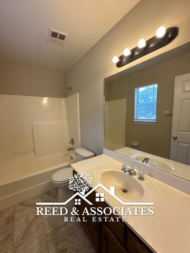 Building Photo - Charming Home Located in Bartlett/Raleigh ...