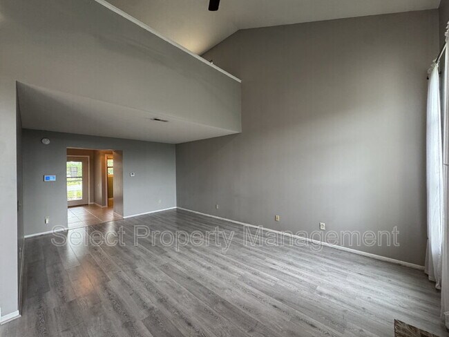 Foto del edificio - 1632 Flint Lock Ln