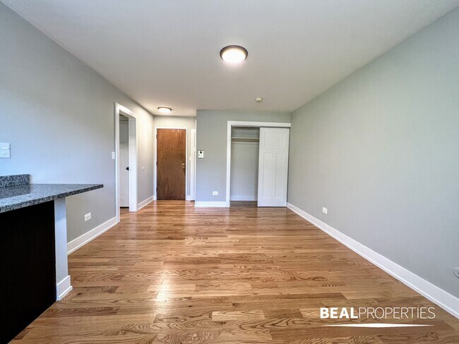 Building Photo - 696 Elm Pl