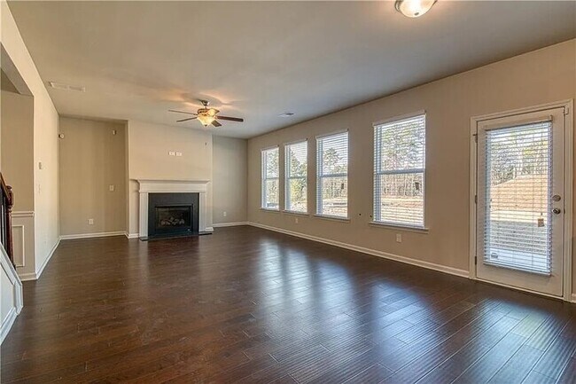 Foto del edificio - 4321 Leighton Pl