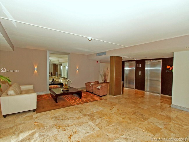 Foto del edificio - 16558 NE 26th Ave