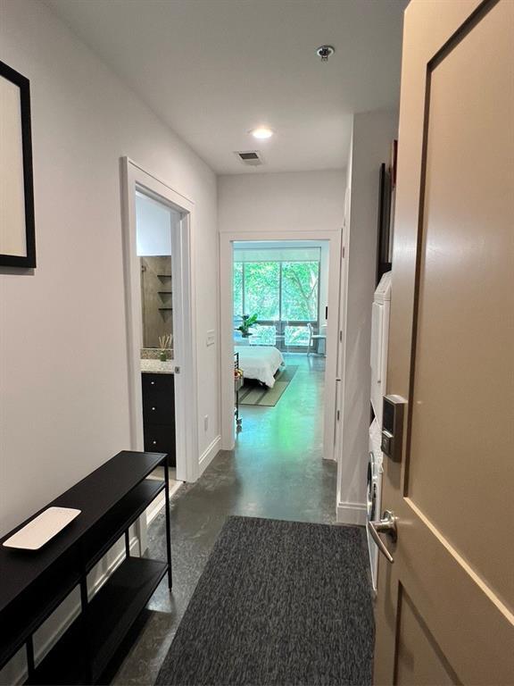 Building Photo - 905 Juniper St NE