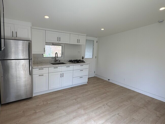 Foto del edificio - 4236 Ellenita Ave