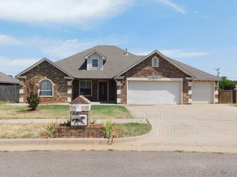 5912 Sanderling Rd, Oklahoma City, OK 73179 House for Rent in