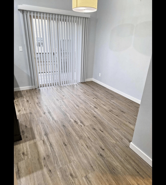 Building Photo - ? Stunning 3 Bedroom, 2.5 Bath Townhome in...