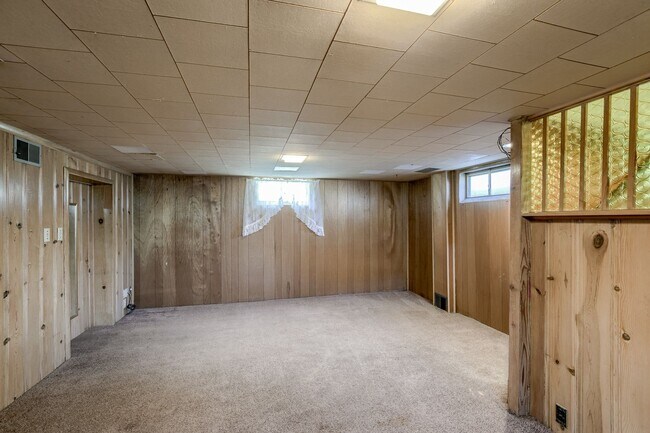Foto del edificio - **NEW FLOORS AND REMODELED KITCHEN** Cute ...