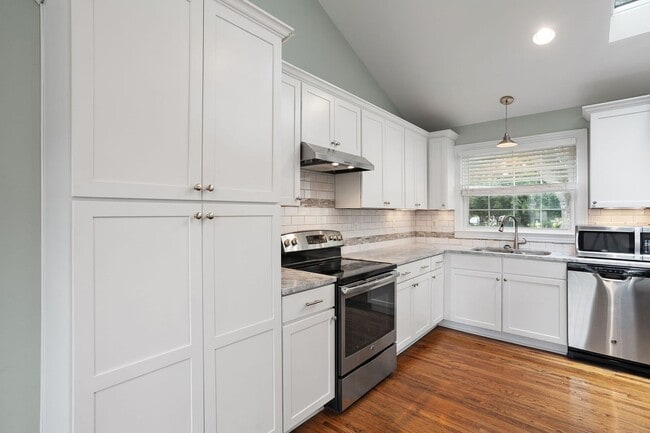 Building Photo - Incredible Inglewood House w/ beautiful hi...