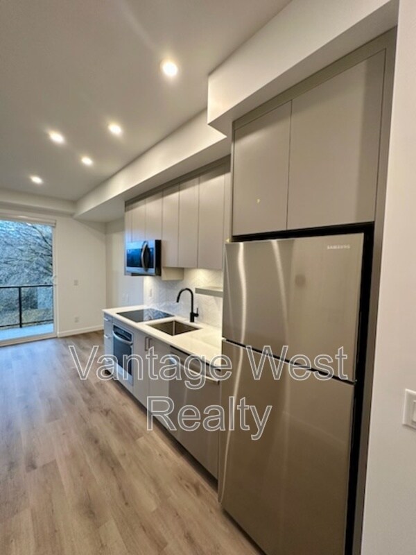 Photo du bâtiment - 1274-1274 Devonshire Ave