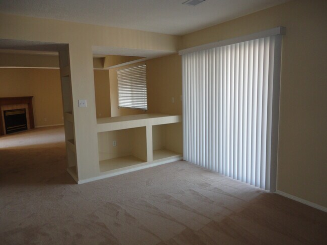 Foto del edificio - 6801 Augusta Hills Dr NE