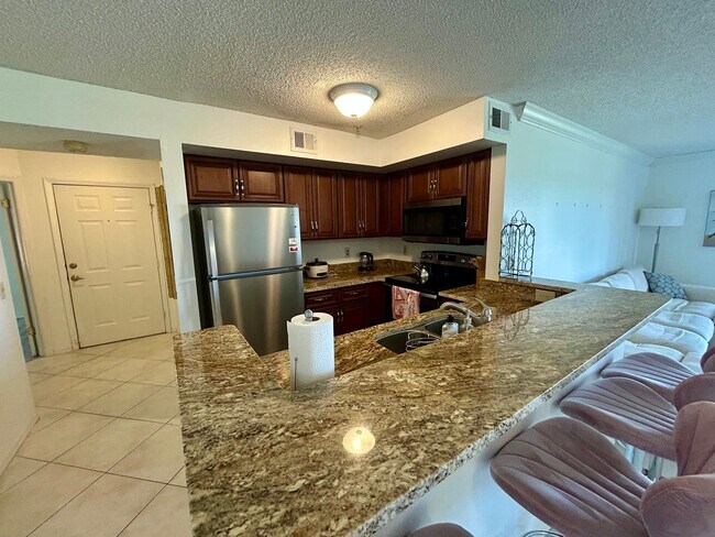 Building Photo - Furnished 2BR with Stunning Views in Feather Sound – Move-In Ready!