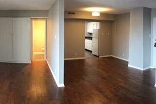Sala de estar y sala de estar - 4601 N Park Ave