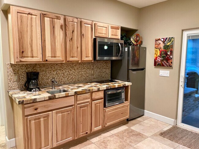 Foto del edificio - Fully Furnished 1BR 1BA in Mid-Town
